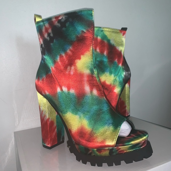 NEW Designer boot style heels/ botines Nuevos - Picture 2 of 3